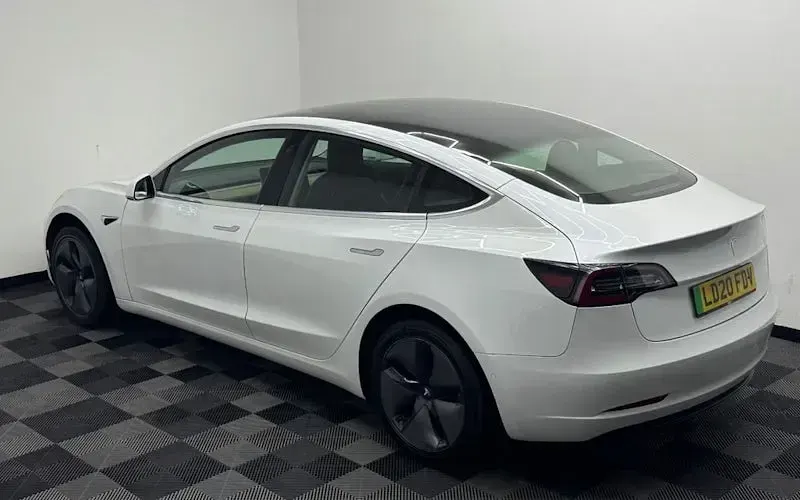 Used Tesla Model 3 Standard Range 239 kW (325 HP) 2020 White Sedan