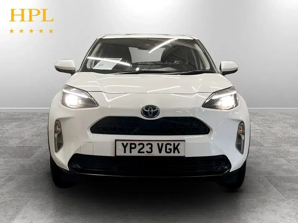 Used Toyota Yaris Hybrid 116 HP (85 kW) 2023 White SUV
