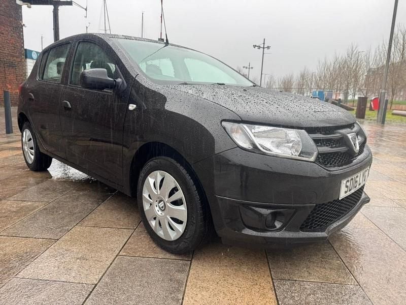 Black Used 2016 Dacia Sandero Ambiance Hatchback | £4,790 (Good price) - Image 1/4
