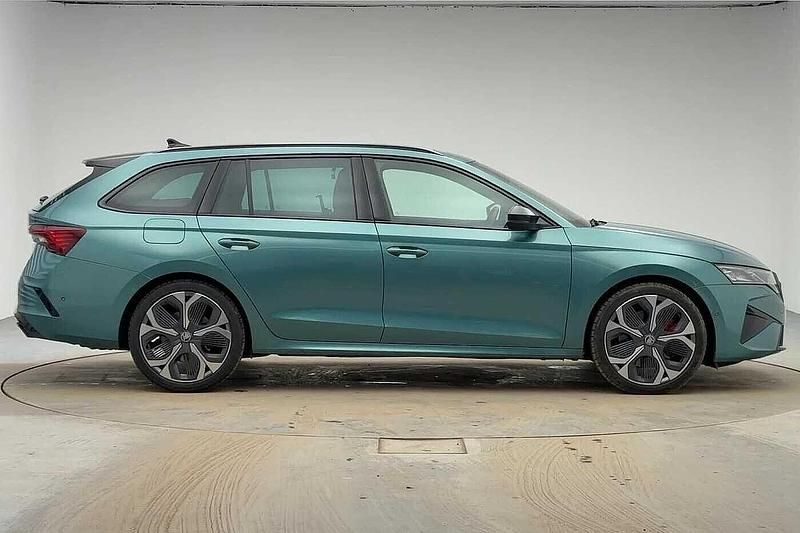 Used Skoda Octavia vRS 265 HP (194 kW) 2025 Water world green Estate