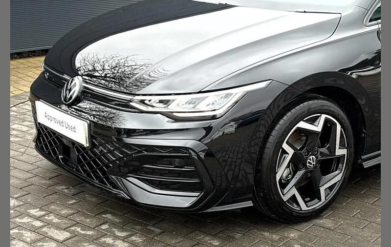 Nouă VW Golf VIII R-line 147 CP (108 kW) 2025 Negru Hatchback