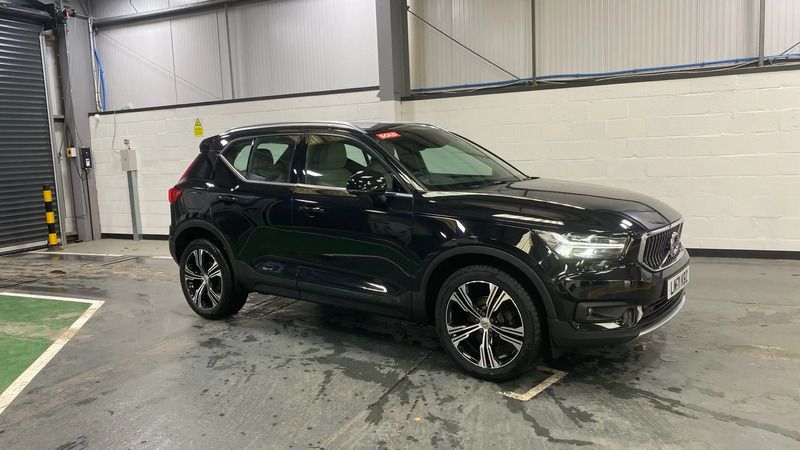 Black Used 2021 Volvo XC40 Inscription SUV | £24,998 (Fair price) - Image 1/4