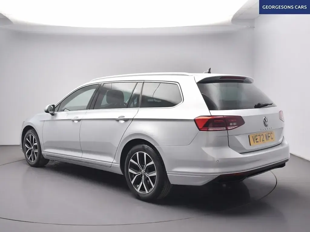 Begagnad VW Passat SEL 150 HK (110 kW) 2023 Silver Kombi
