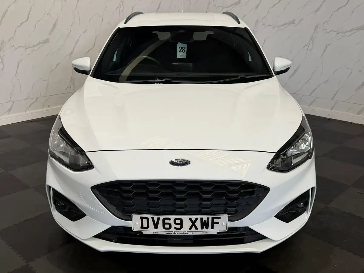 Used Ford Focus ST-Line 125 HP (91 kW) 2019 White Estate