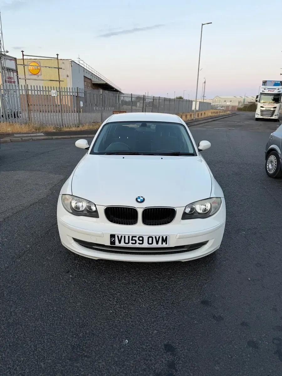 Used BMW 118 Sport Line 2009 White Hatchback