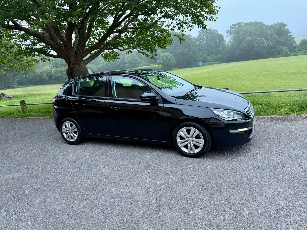 Used Peugeot 308 Active 120 HP (88 kW) 2017 Black Hatchback