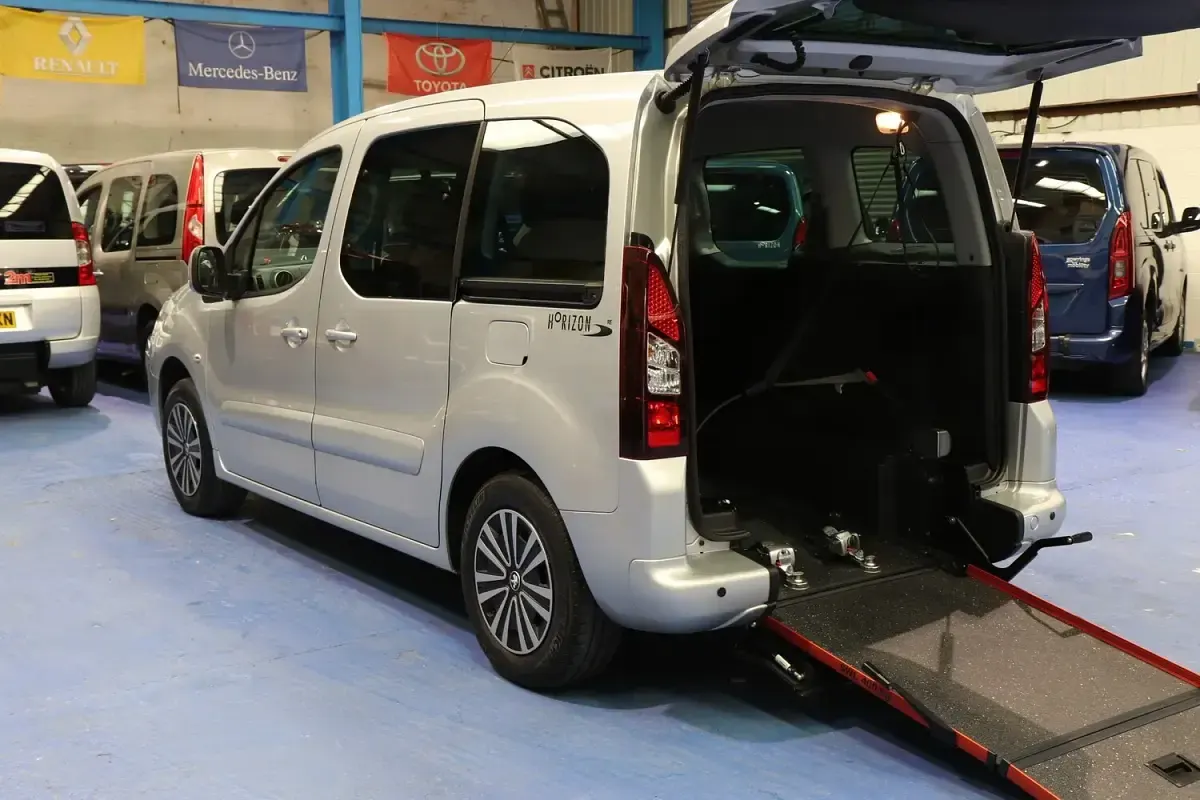 Used Peugeot Partner 2018 Silver MPV