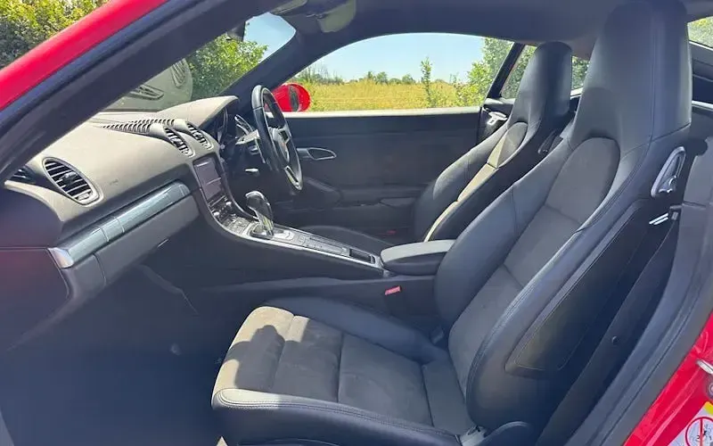 Used Porsche 718 Cayman 300 HP (220 kW) 2022 Red Coupe