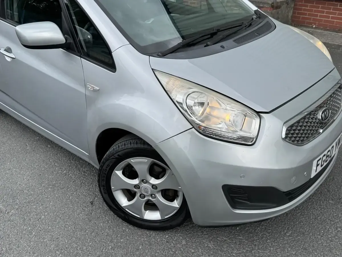 Used Kia Venga 123 HP (90 kW) 2010 Silver Hatchback