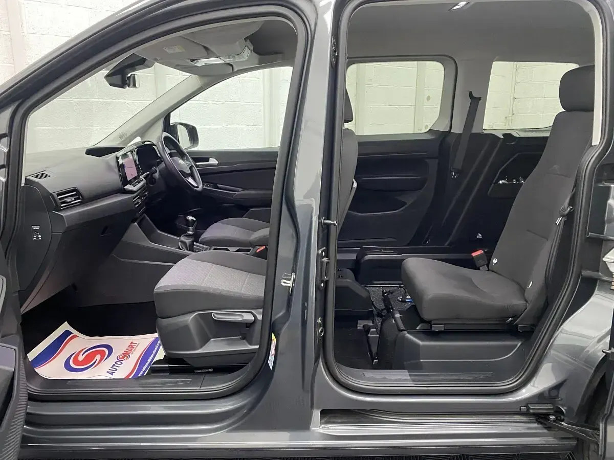 Used Ford Tourneo Connect Titanium 122 HP (89 kW) 2023 Grey MPV