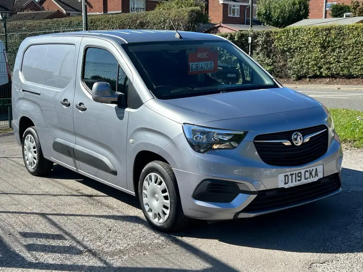 Used Vauxhall Combo Sportive 100 HP (73 kW) 2019 Grey MPV
