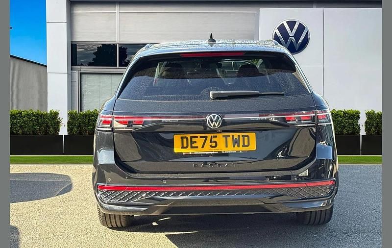 Begagnad VW Passat R-line 147 HK (108 kW) 2025 Svart Kombi
