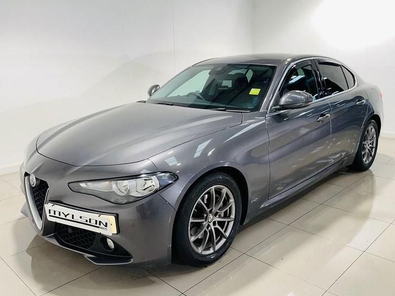 Used Alfa Romeo Giulia Saloon 150 HP (110 kW) 2019 Grey Sedan
