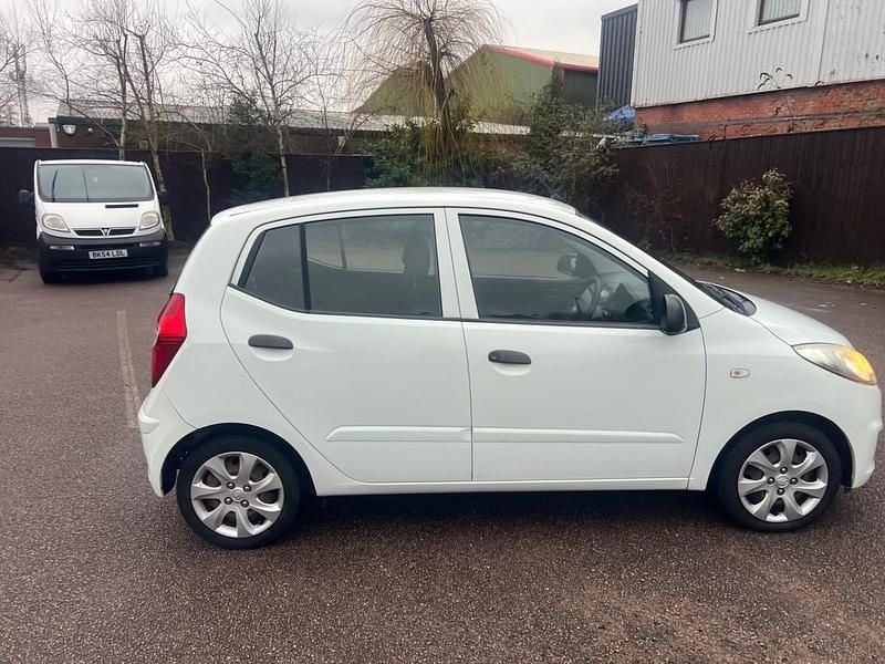 Used Hyundai i10 Classic 86 HP (63 kW) 2011 White Hatchback