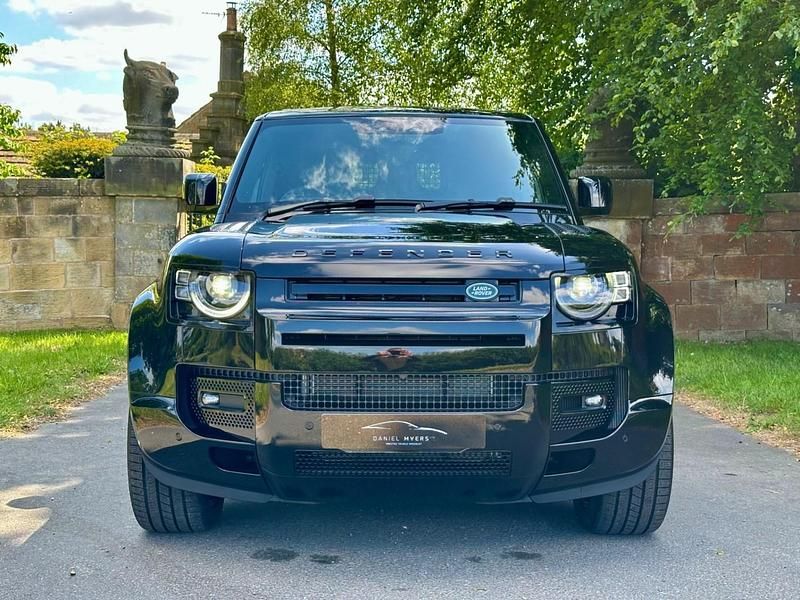 New Land Rover Defender HSE Dynamic 350 HP (257 kW) 2025 Santorini black SUV