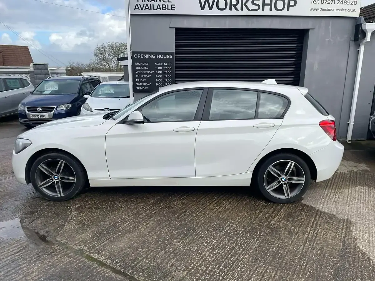 Used BMW 116 Sport Line 2014 White Hatchback