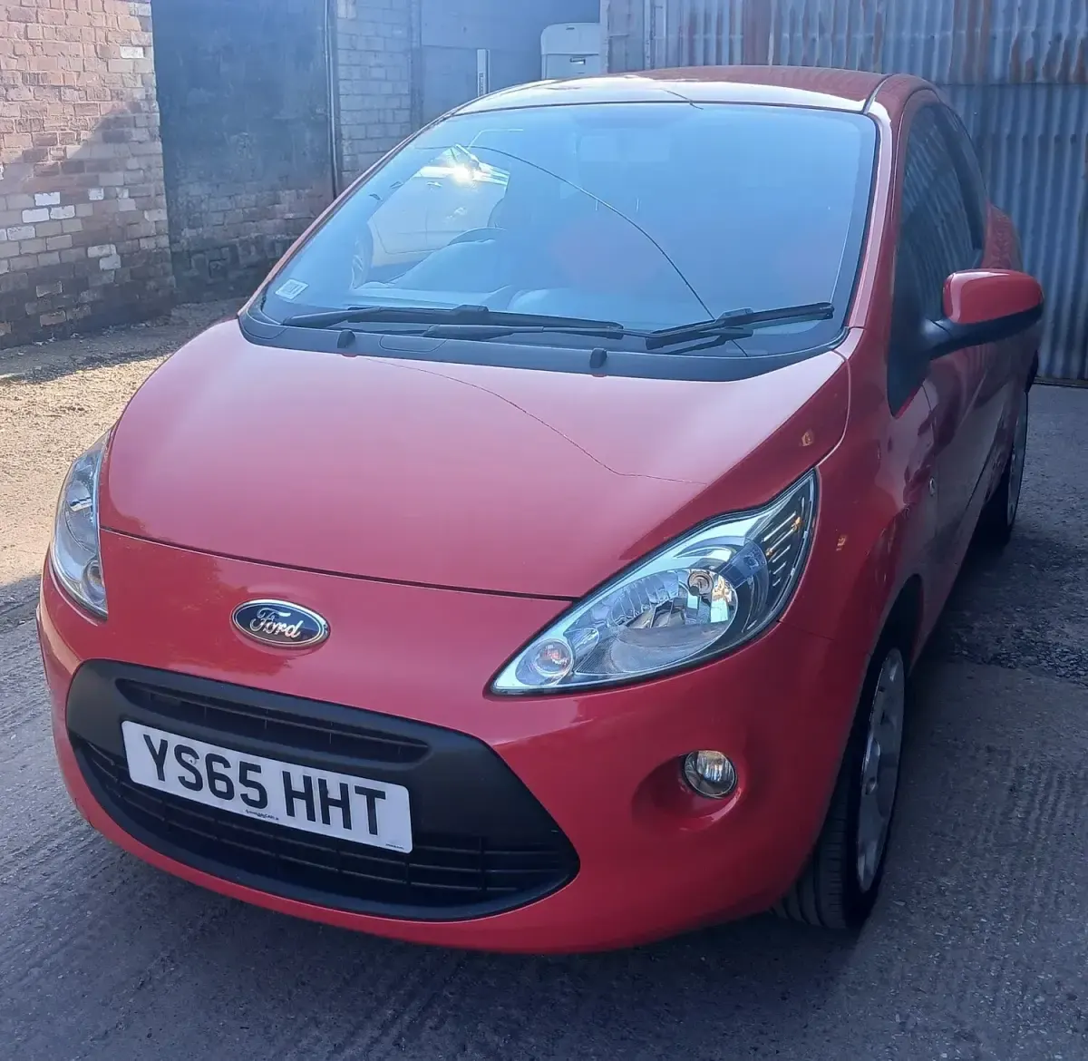 Used Ford Ka Zetec 69 HP (50 kW) 2015 Red Hatchback