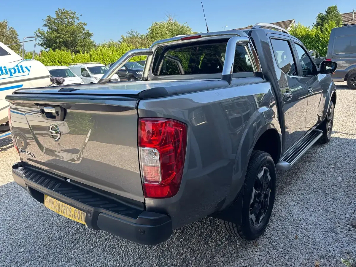 Used Nissan Navara Tekna 190 HP (139 kW) 2019 Grey Pickup
