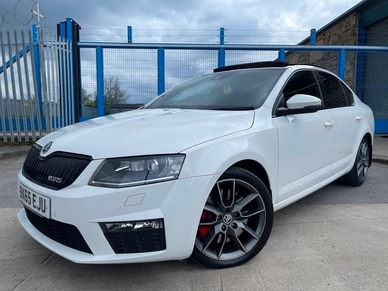 Used Skoda Octavia vRS 2015 White Hatchback