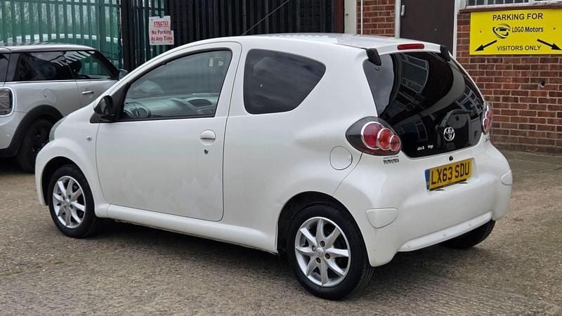 Used Toyota Aygo 2013 White Hatchback