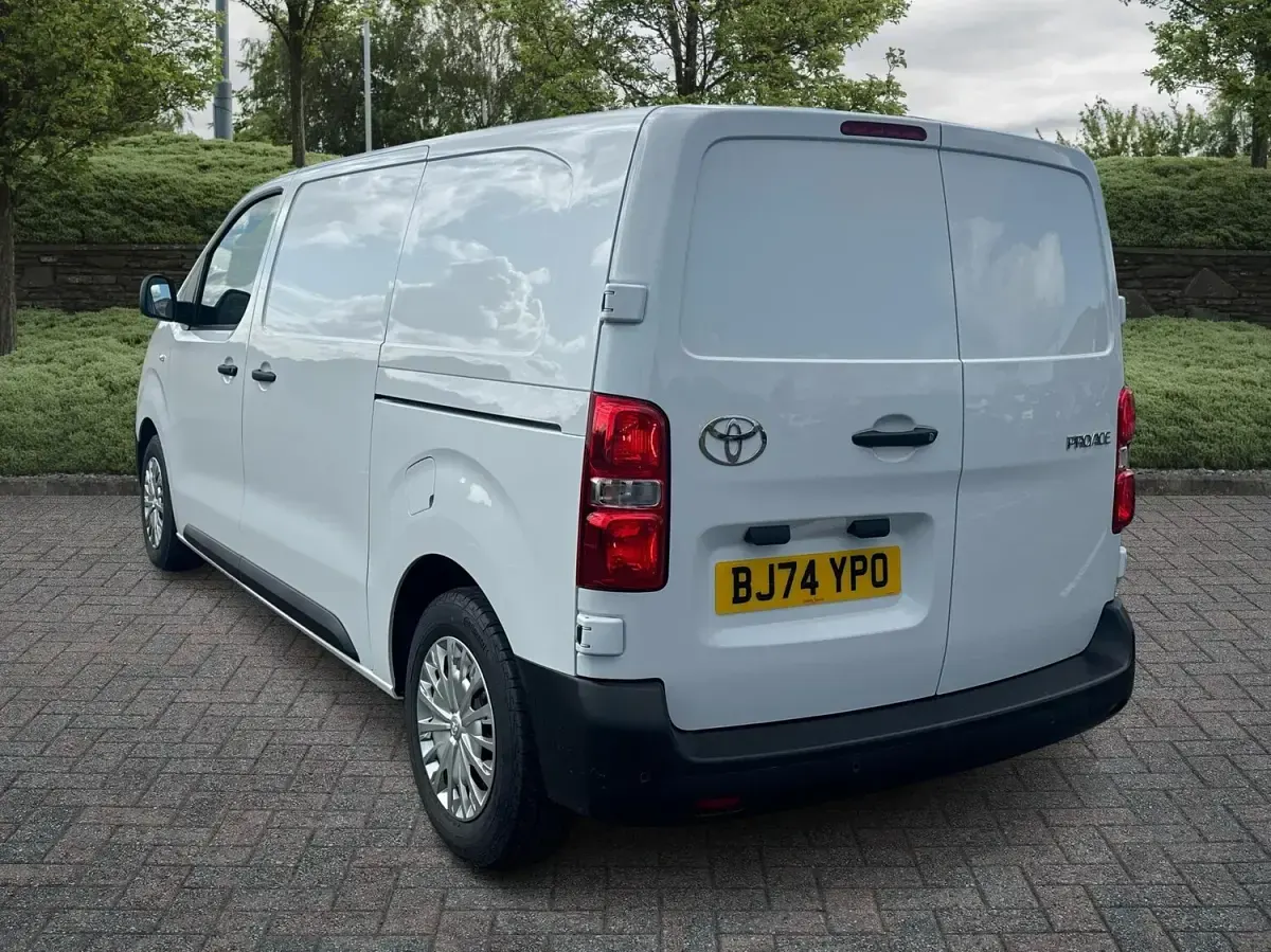 Used Toyota Proace 120 HP (88 kW) 2024 White MPV