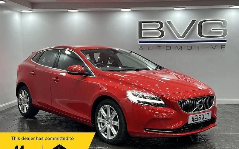 Used 2019 Volvo V40 Inscription Estate | £9,494 (Good price) - Image 1/4