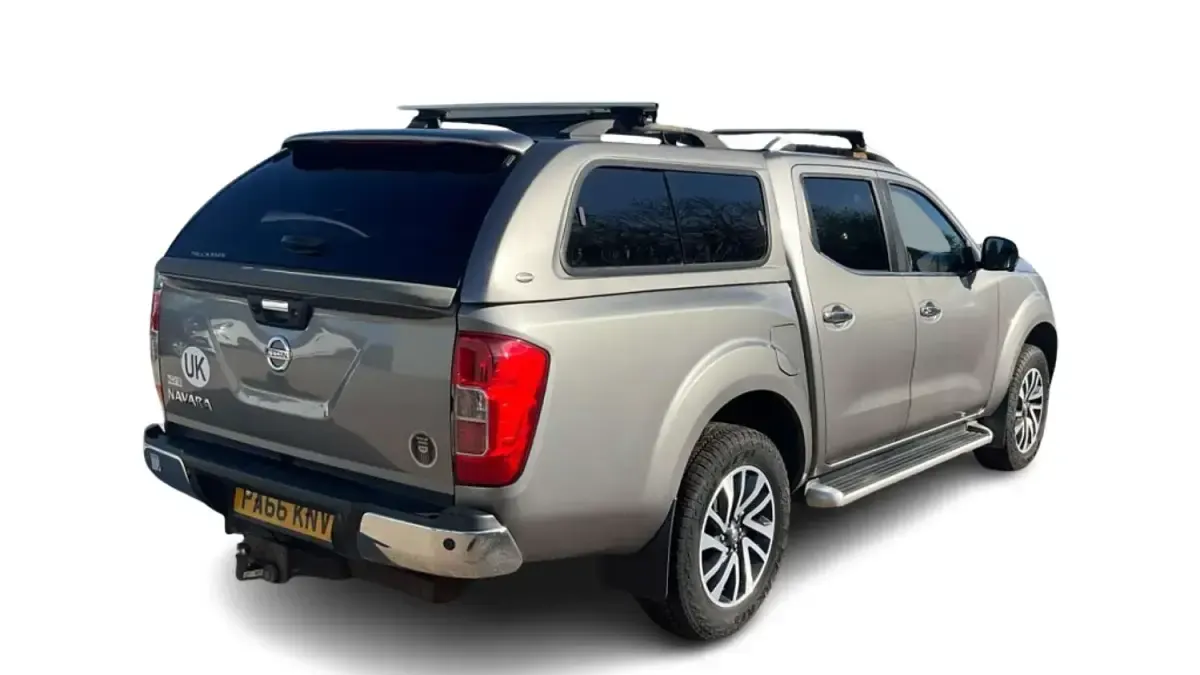 Begagnad Nissan Navara Tekna 190 HK (139 kW) 2017 Grå Pickup