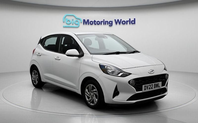 Used Hyundai i10 SE 67 HP (49 kW) 2022 White Hatchback