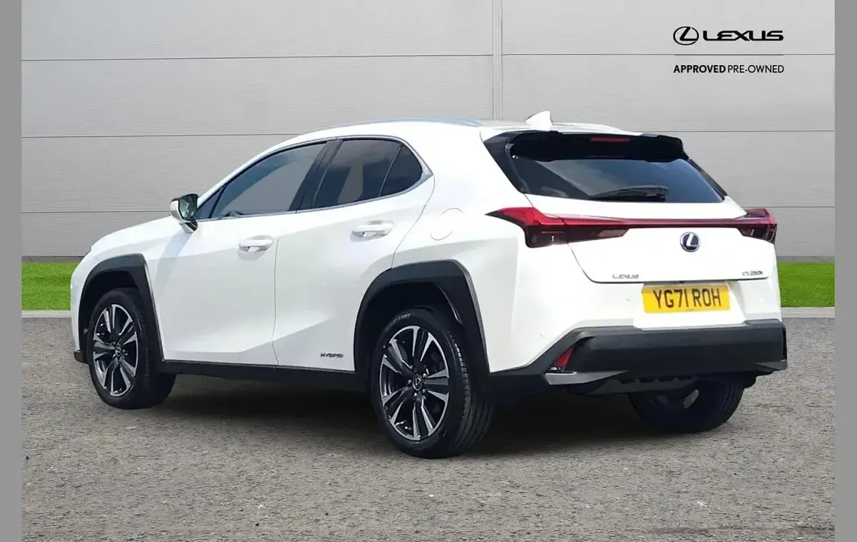 Used Lexus UX 250h 180 HP (132 kW) 2022 White SUV