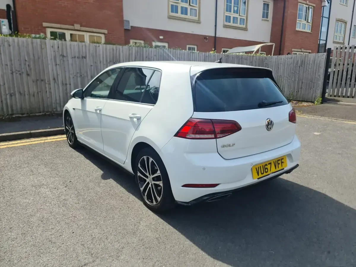 Used VW Golf VII R-line 150 HP (110 kW) 2017 White Hatchback