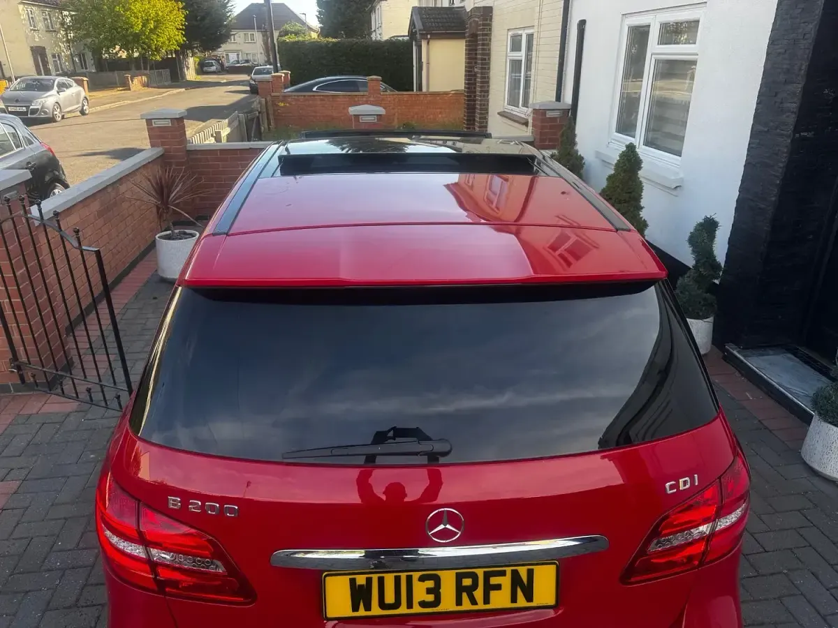 Used Mercedes B200 2013 Red Hatchback