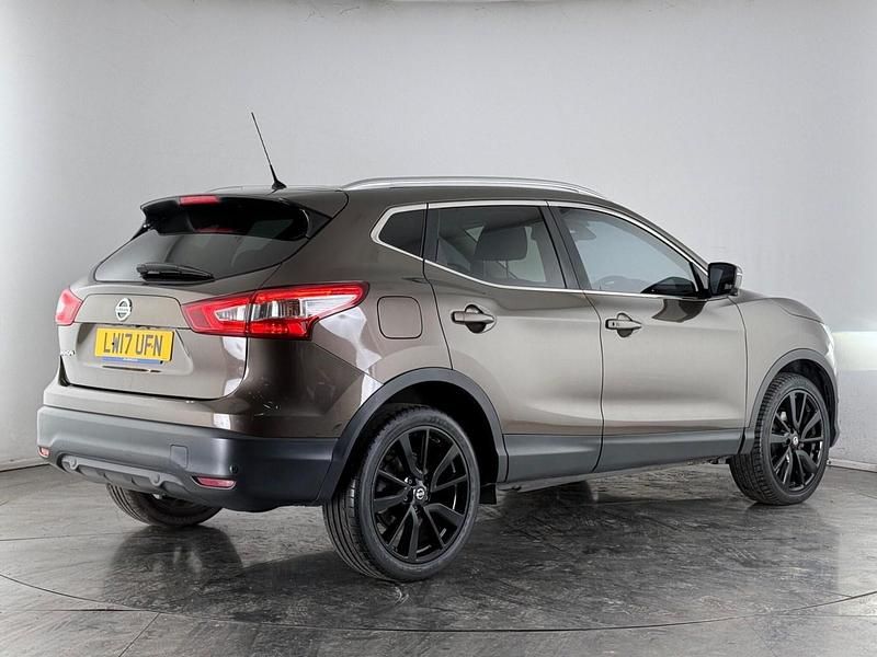 Used Nissan Qashqai Tekna 116 HP (85 kW) 2017 Bronze SUV