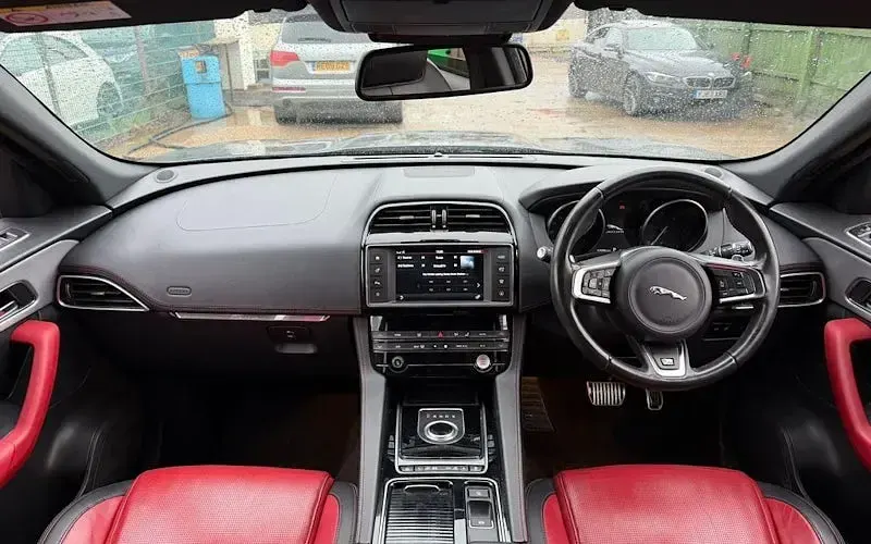 Usado Jaguar F-Pace R-Sport 179 HP (131 kW) 2020 SUV
