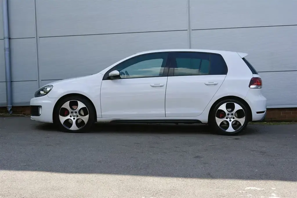 Used VW Golf VI GTI 210 HP (154 kW) 2010 Candy white Hatchback