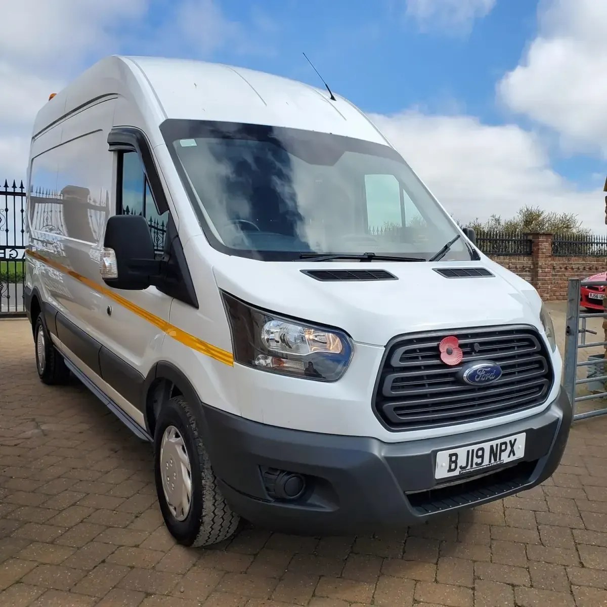 Usado Ford Transit 130 HP (95 kW) 2019 Branco Van