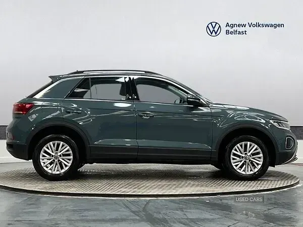Used VW T-Roc Life 150 HP (110 kW) 2023 Blue SUV