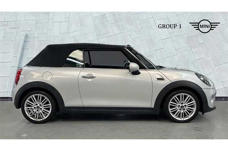 Used Mini Cooper Cabriolet 136 HP (100 kW) 2018 White silver Cabriolet
