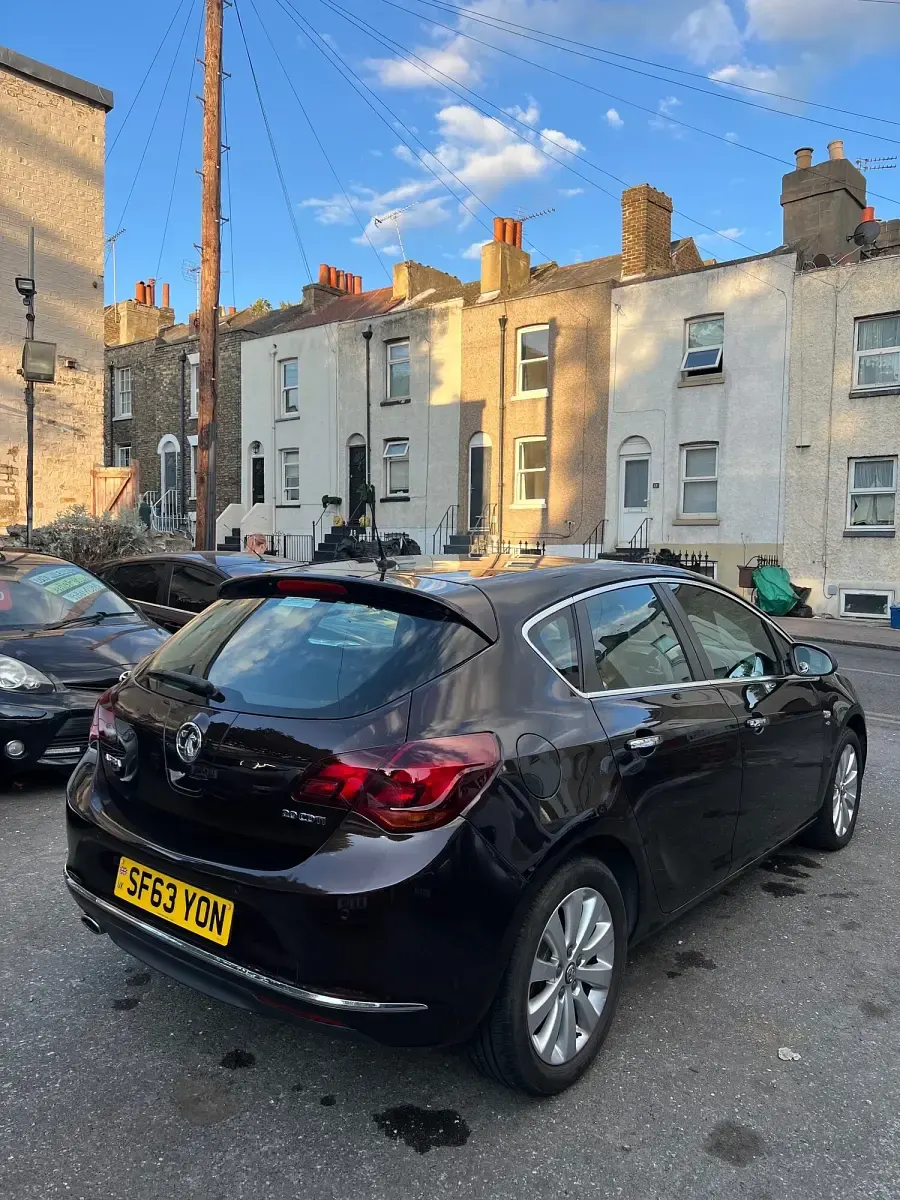 Used Vauxhall Astra Elite 165 HP (121 kW) 2013 Brown Hatchback