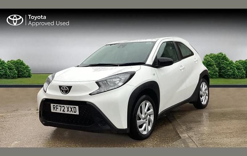 Used Toyota Aygo X PURE 72 HP (52 kW) 2023 Pure white SUV