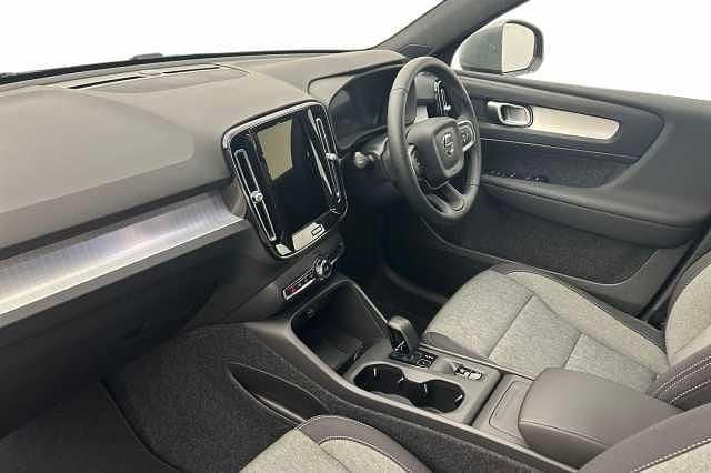 New Volvo XC40 Core 161 HP (118 kW) 2026 SUV