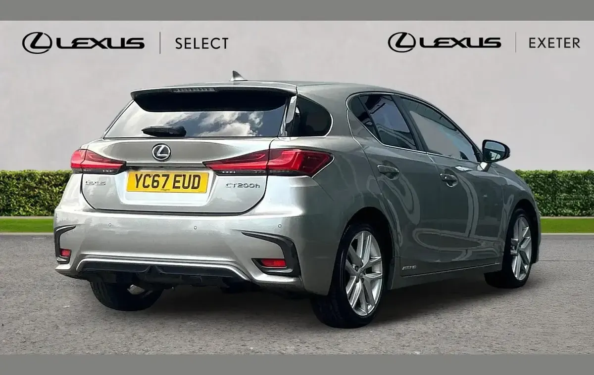 Used Lexus CT200h Luxury Line 134 HP (98 kW) 2017 Silver Hatchback