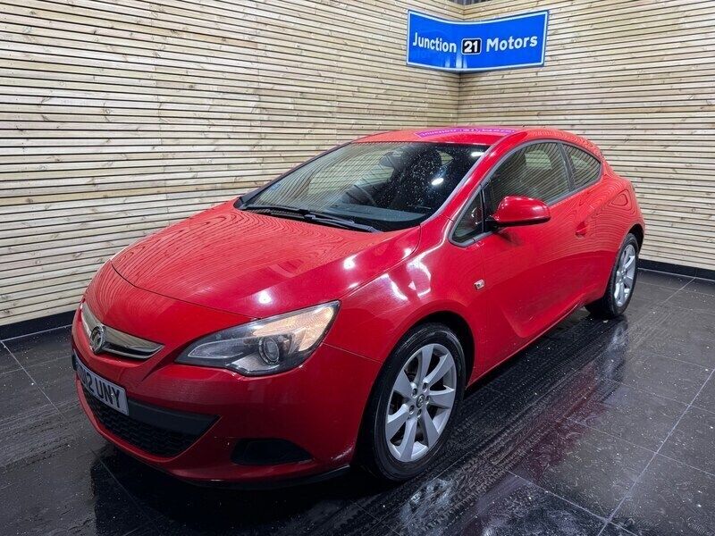 Red Used 2012 Vauxhall Astra Sport Coupe | £2,500 (Good price) - Image 1/4