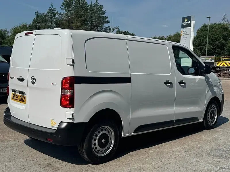 Used Vauxhall Vivaro 120 HP (88 kW) 2025 White MPV