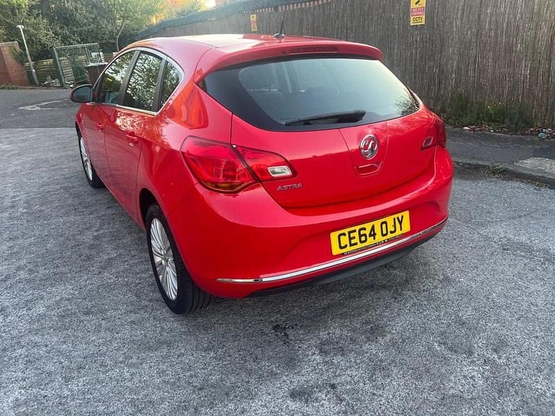 Second-hand Vauxhall Astra Excite 2014 Roșu Hatchback
