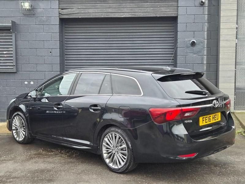 Used Toyota Avensis 143 HP (105 kW) 2016 Black Estate