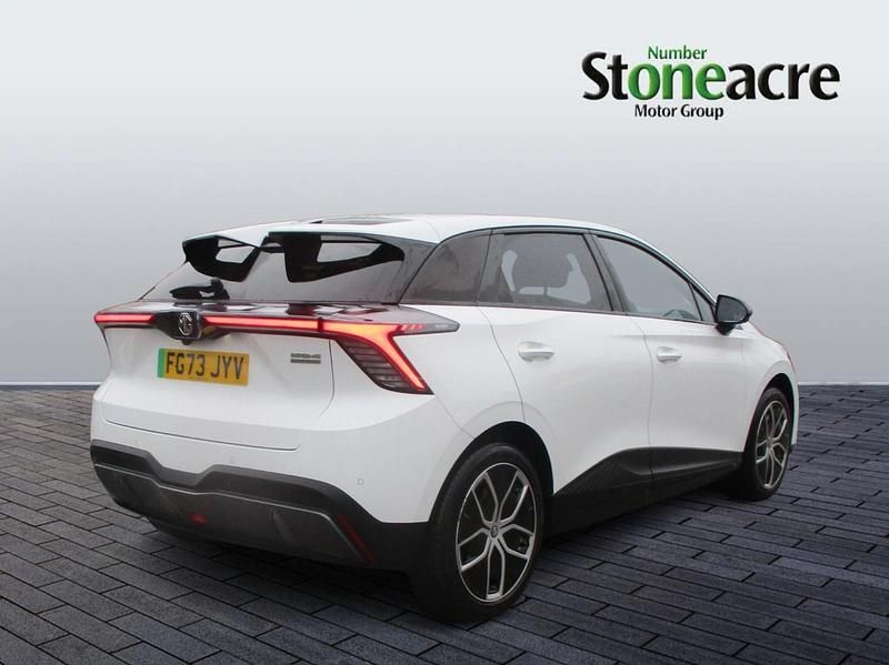 Used MG MG4 EV Trophy 150 kW (204 HP) 2023 White Hatchback