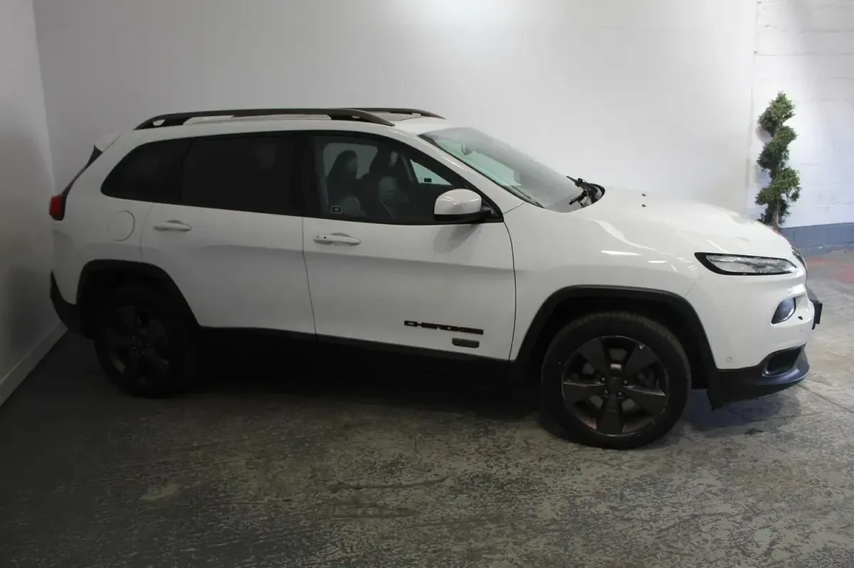 Used Jeep Cherokee 200 HP (147 kW) 2016 White SUV