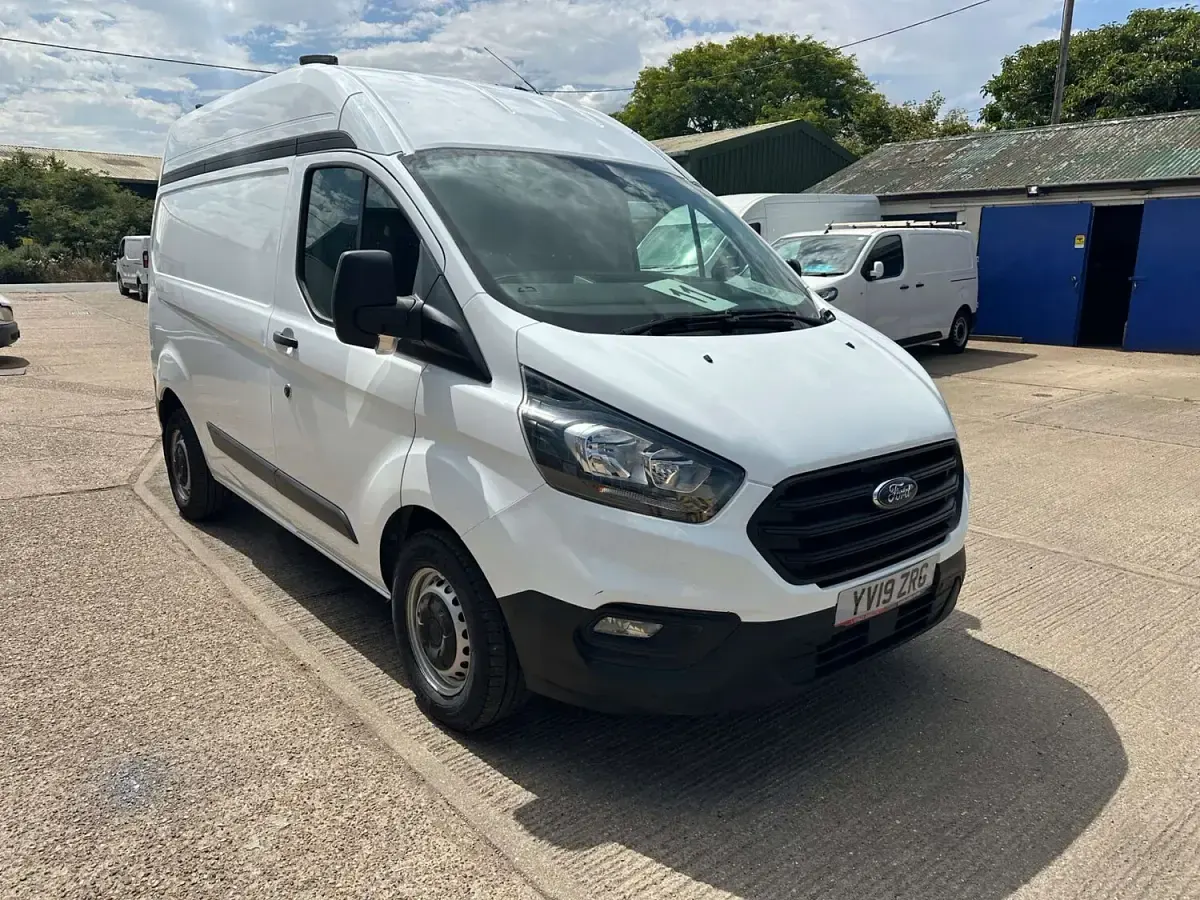Used Ford Transit Custom 105 HP (77 kW) 2019 White Van
