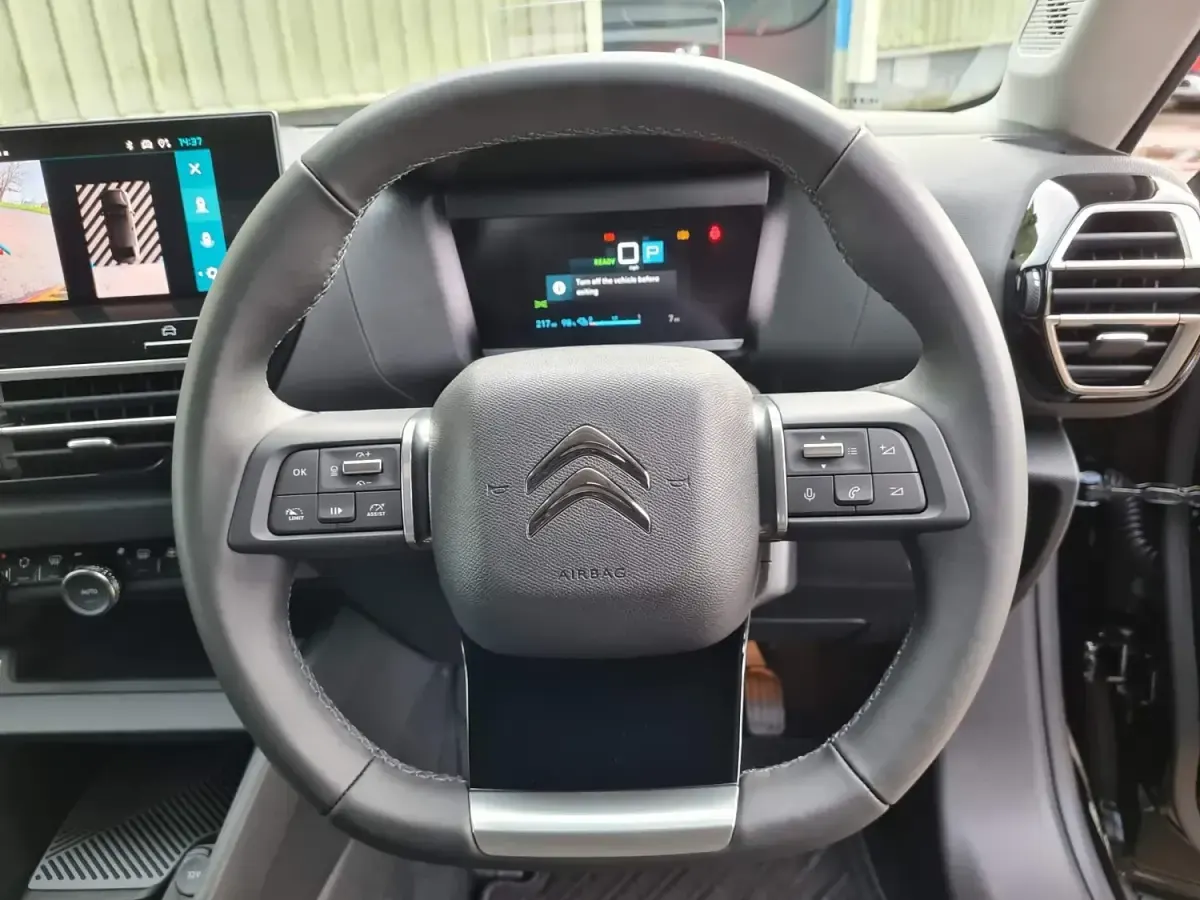 Usado Citroën e-C4 114 kW (156 HP) 2024 Preto Sedan