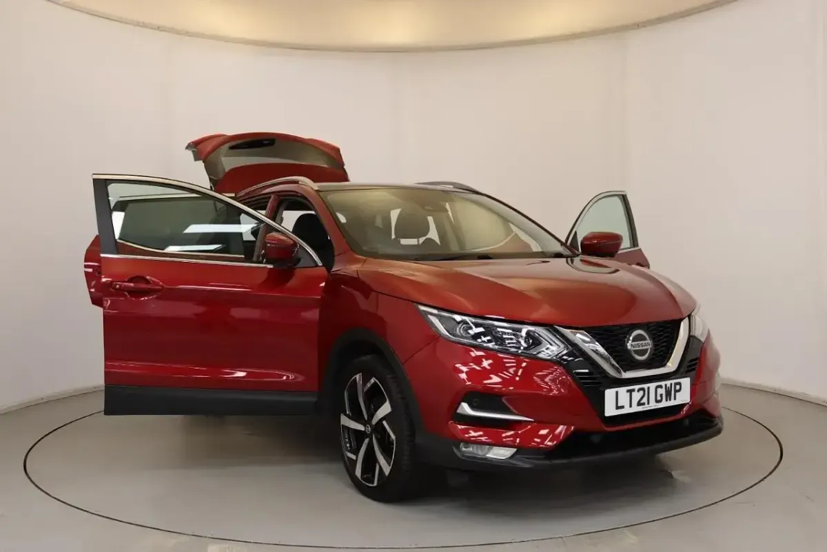 Used Nissan Qashqai N-Motion 158 HP (116 kW) 2021 Red SUV